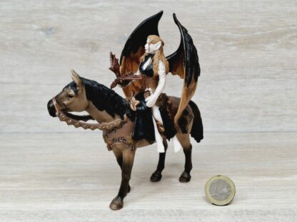 Schleich - 70406 Surah mit Pferd [mit Drache] (RAR) – Bild 2
