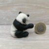 Schleich – 14734 Panda Junges, spielend (Fähnchen)` – Bild 3