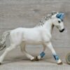 Schleich – 42111 Turnierreiterin (mit Pferd) – Bild 5