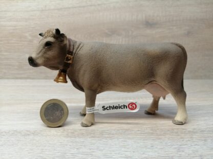Schleich - 13874 Braunvieh Kuh (Fähnchen)