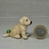 Schleich –16342 Golden Retriever Welpe, sitzend (Fähnchen - Sammler)´