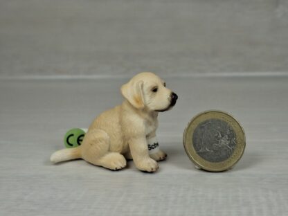 Schleich –16342 Golden Retriever Welpe, sitzend (Fähnchen - Sammler)´