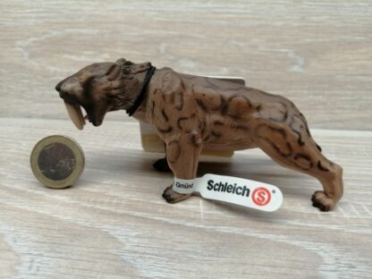 Schleich - 16520 Smilodon [Urzeittiere] (Fähnchen - Sammler) – Bild 2