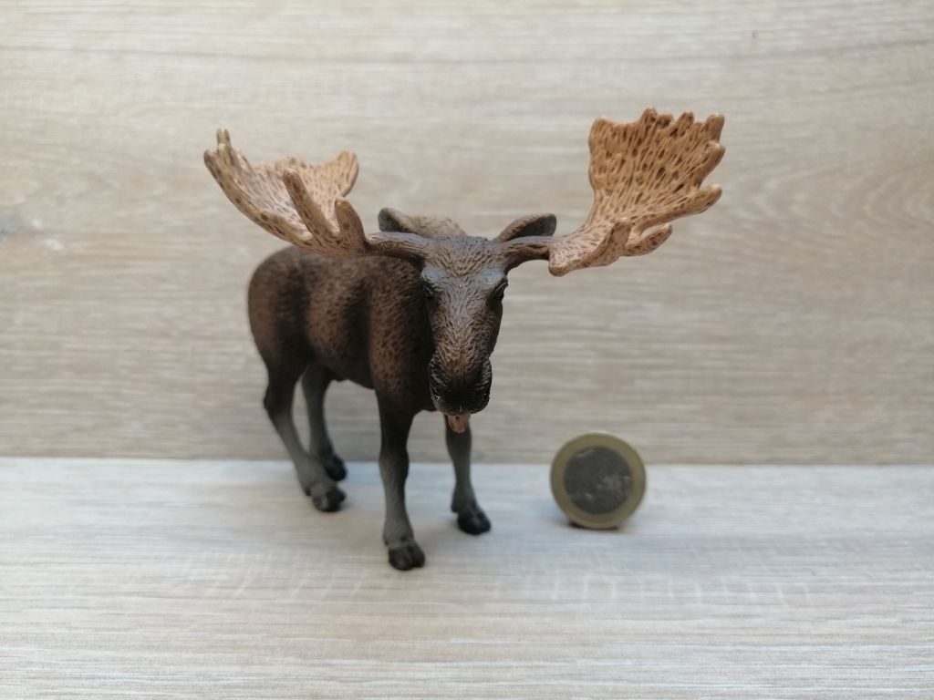 SCHLEICH 14619 - Wild Life Elch Bulle Figur, Detailgetreu Handbemalt, Ca. 13,5x8x10 Cm