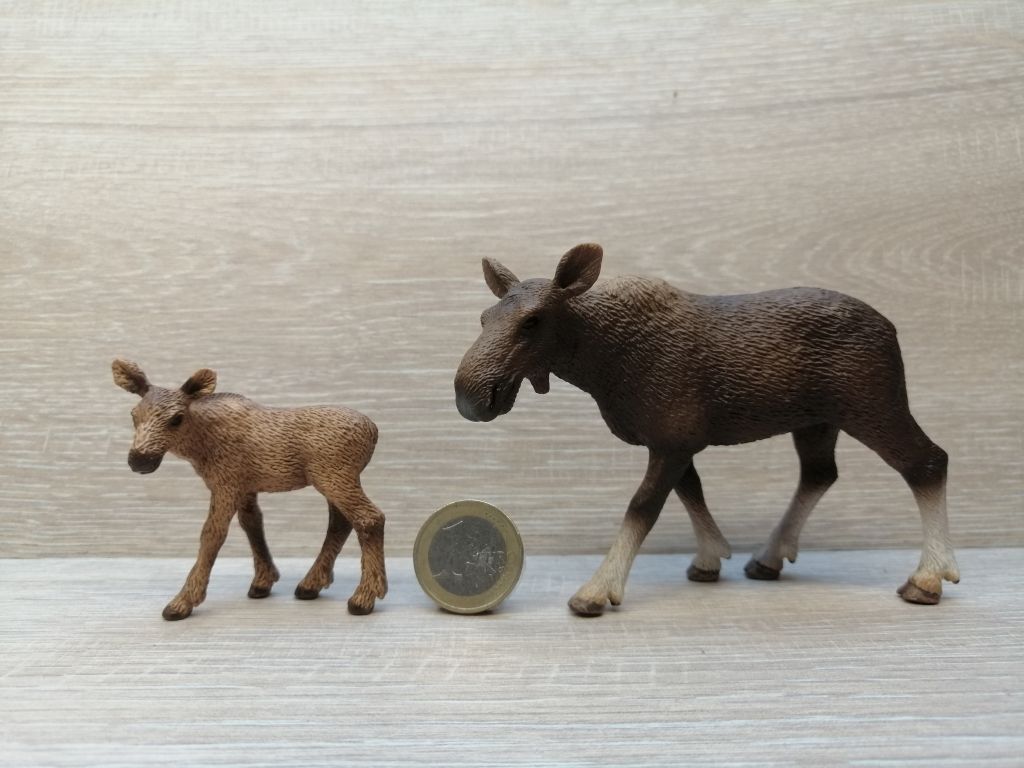 SCHLEICH 14619 - Wild Life Elch Bulle Figur, Detailgetreu Handbemalt, Ca. 13,5x8x10 Cm