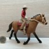 Schleich – 42112 Westernreiterin [Quarter Horse Stute] – Bild 2