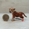 Schleich - 14371 Tiger Junges, stehend (Fähnchen - Sammler) [Farbvariante]