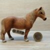 Schleich – 13692 Dartmoor Hengst (Fähnchen - Sammler)