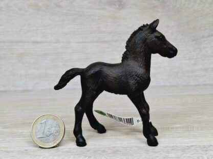 Schleich - 13622 Friese Fohlen (Fähnchen - Sammler)` – Bild 2