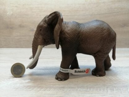 Schleich - 14341 Afrikanischer Elefantenbulle (Fähnchen-Sammler)´