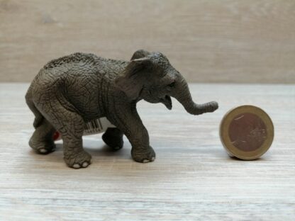 Schleich – 14655 Asiatisches Elefantenbaby (Fähnchen-Sammler)`