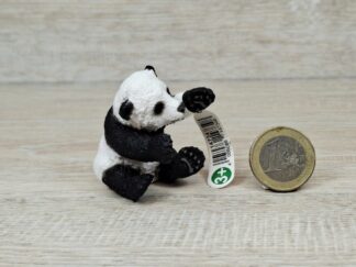 Schleich – 14734 Panda Junges, spielend (Fähnchen)`