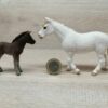 Schleich – 42423 Pony Stute mit Fohlen [Dartmoor Pony] – Bild 2