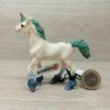 Schleich - 70591 Blüteneinhorn Fohlen (Fähnchen) – Bild 2