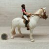 Schleich – 42359 Freizeitreiterin (mit Pferd) – Bild 2