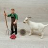 Schleich – 42375 Bauer mit Ziege und Mistgabel (RAR)