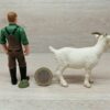 Schleich – 42375 Bauer mit Ziege und Mistgabel (RAR) – Bild 3