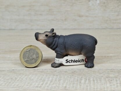 Schleich - 14831 Flusspferd Junges (Fähnchen)´