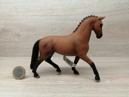 Schleich – 13817 Hannoveraner Stute (Fähnchen - Sammler)´ – Bild 2