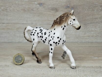 Schleich – 13889 Knabstrupper Hengst (Fähnchen) – Bild 2