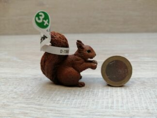 Schleich - 14684 Eichhörnchen, fressend (Fähnchen-Sammler)´