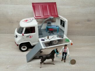 Schleich – 42370 Mobile Tierärztin mit Hannoveraner Fohlen