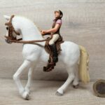Schleich – 42415 Wohnwagen für geheime Club-Treffen [Bauwagen + Andalusier Stute] (mit OVP) – Bild 12