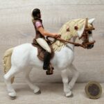 Schleich – 42415 Wohnwagen für geheime Club-Treffen [Bauwagen + Andalusier Stute] (mit OVP) – Bild 11