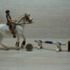 Schleich – Reiterin mit Englisch Vollblut Stute  und Zubehör (aus Kalender 2018) – Bild 2