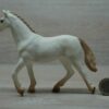 Schleich – Reiterin mit Englisch Vollblut Stute  und Zubehör (aus Kalender 2018) – Bild 5
