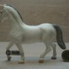 Schleich - 13887 Lipizzaner Hengst (Fähnchen-Sammler) – Bild 2