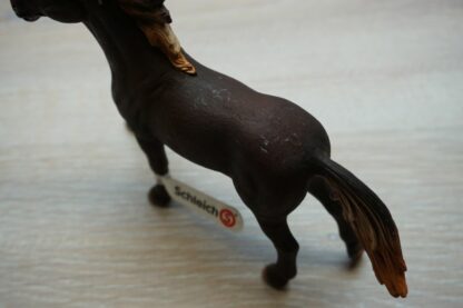 Schleich - 13805 Mustang Hengst (Fähnchen) – Bild 3