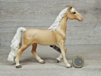 Schleich – 13912 American Saddlebred Stute (Fähnchen)