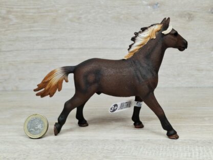 Schleich - 13805 Mustang Hengst (Fähnchen) – Bild 2