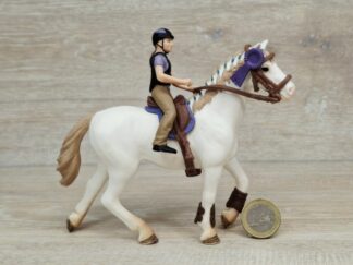 Schleich – Reiterin mit Englisch Vollblut Stute [aus Kalender 2018]