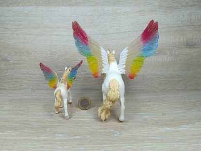 Schleich - Geflügeltes Regenbogeneinhorn Familie – Bild 4