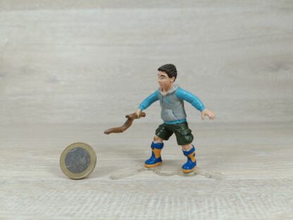 Schleich – 13904 Junge mit Ast (RAR)