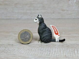 Schleich - 13771 Katze, sitzend [grau] (Fähnchen)