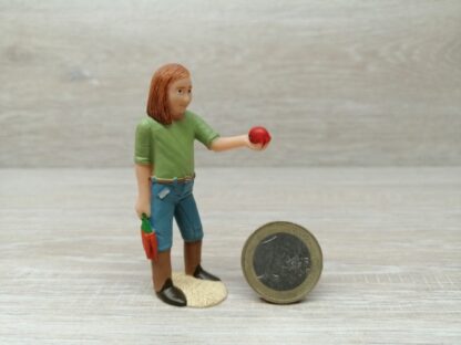 Schleich – 13464 Mädchen fütternd (mit Apfel)