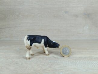 Schleich – 13615 Kalb Schwarzbunt, saugend