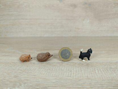 Schleich - 42426 Geburtstagspicknick [Mädchen mit Igel und Katze] – Bild 2