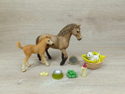 Schleich – 42432 Sarahs Tierbaby-Pflege [Quarter-Horse/ Golden Retriever]