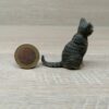 Schleich - 13771 Katze, sitzend (dunkelgrau) [Farbvariante] – Bild 2