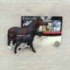 Schleich – 82143 Herzblatt + 82144 Gardez [Marbach Trakehner] (Fähnchen-Sammler + Zertifikat) (RAR)