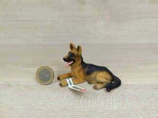 Schleich - 16301 Deutscher Schäferhund, liegend (Fähnchen-Sammler)´