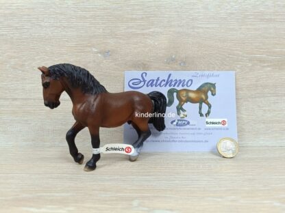 Schleich – 82141 Satchmo [Hannoveraner Hengst] (Fähnchen-Sammler + Zertifikat)(RAR)