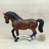 Schleich – 82141 Satchmo [Hannoveraner Hengst] (Fähnchen-Sammler + Zertifikat)(RAR) – Bild 5