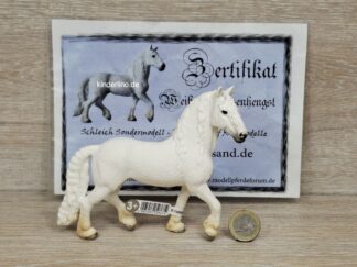 Schleich – 82867 Weißer Friesenhengst (RAR) (Fähnchen-Sammler + Zertifikat)