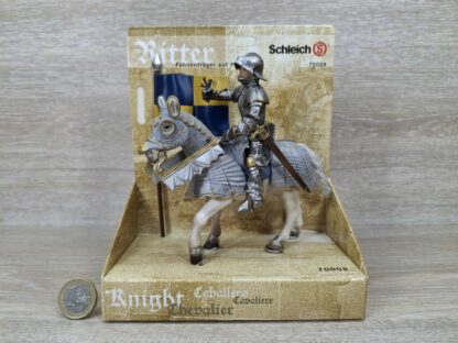 Schleich - 70008 Fahnenträger auf Pferd [Löwenritter] (OVP-Sammler)