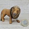 Schleich - 14726 bzw. WWF 17000 Löwe, brüllend (Fähnchen)´ – Bild 2
